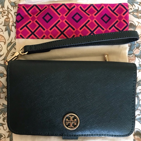 Tory Burch Handbags - Tory Burch Robinson Smartphone wristlet